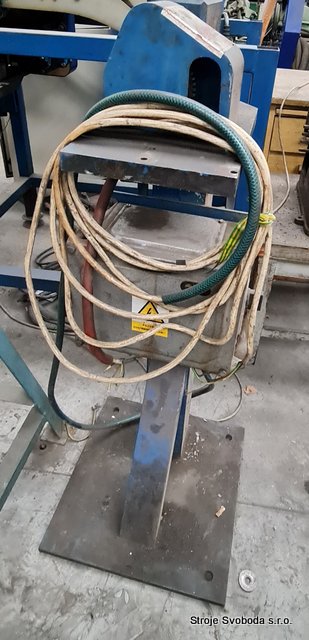 Vykružovací stroj na plech, motorový - chybí motor  (Signovacka plechu na motor (3).jpg)